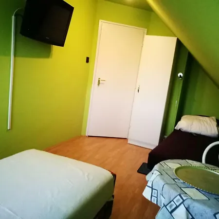 Paterdombi Vendeghaz Gasthuis *